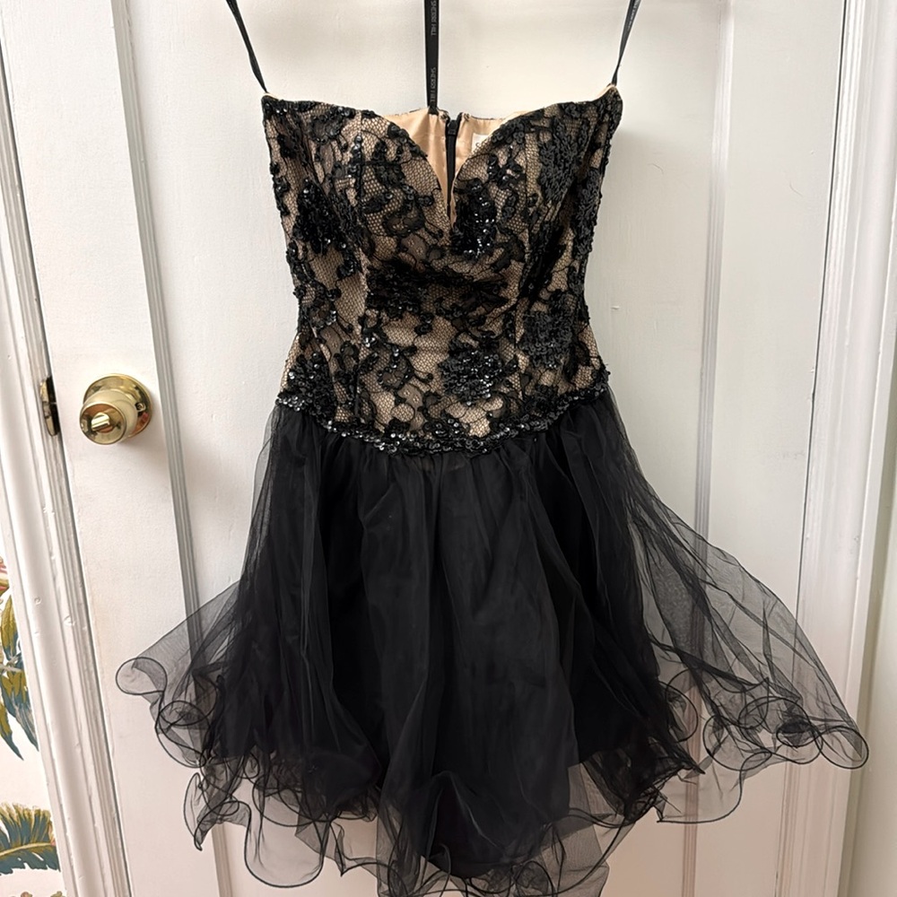 Sherri Hill Lace Beaded + Tulle Prom Dress in Black - Size 2